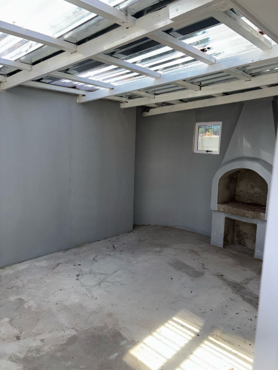 5 Bedroom Property for Sale in Beacon Bay North Eastern Cape
